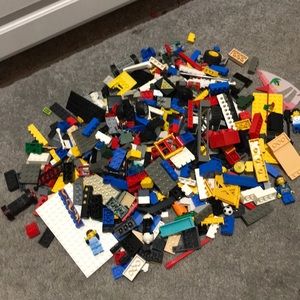 LEGOS (#5) MUST BUNDLE. (Max of 4 Lego Sets )
